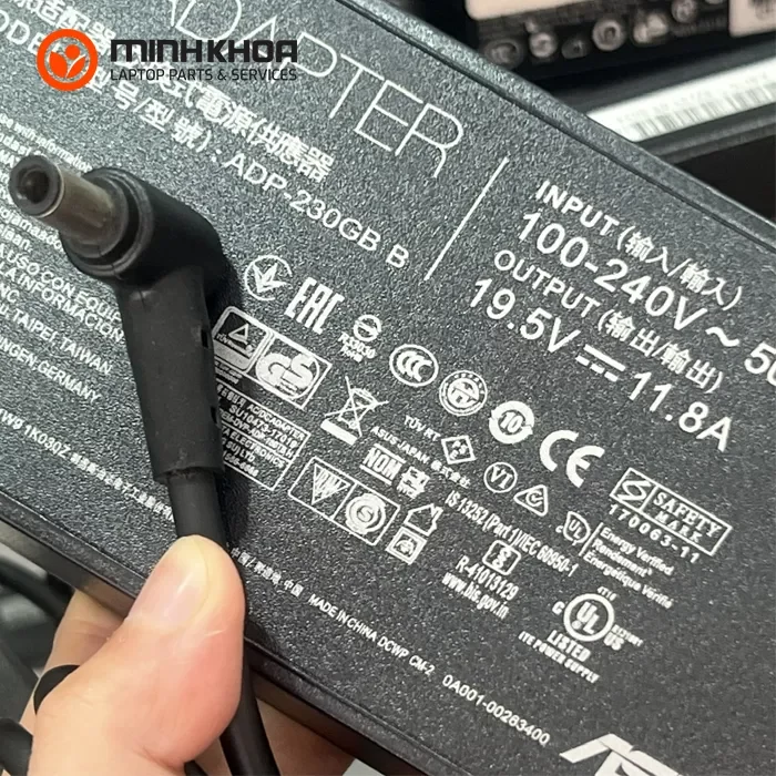 Sạc laptop Asus 230W 19.5v-11.8A đầu kim lớn 6.0x3.7mm zin (1) Sạc Laptop Asus 230w 19.5v 11.8a đầu Kim Lớn 6.0x3.7mm Zin (1)