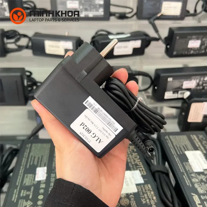 Bộ nguồn màn hình LG 19V-2.1A đen liền khối Bộ Nguồn Màn Hình Lg 19v 2.1a đen Liền Khối