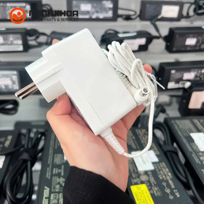Bộ nguồn màn hình LG 19V-2.1A trắng liền khối Bộ Nguồn Màn Hình Lg 19v 2.1a Trắng Liền Khối