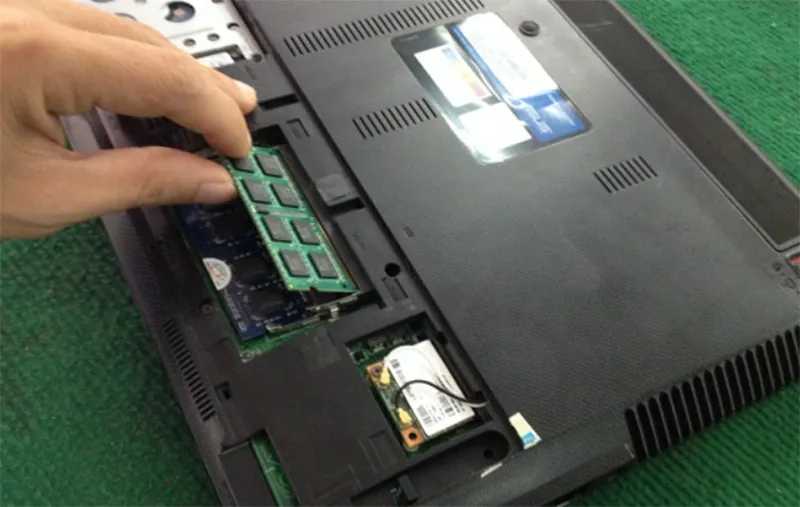 Cách Tự Lắp Ráp Laptop (7)