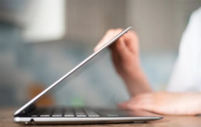 Bản Lề Của Laptop Tiếng Anh Là Gì (9)