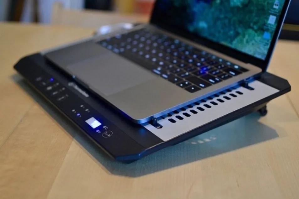 Bản Lề Laptop Bị Cứng​ (8)