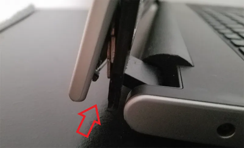 Làm Gì để Bảo Quản Bản Lề Laptop (1)
