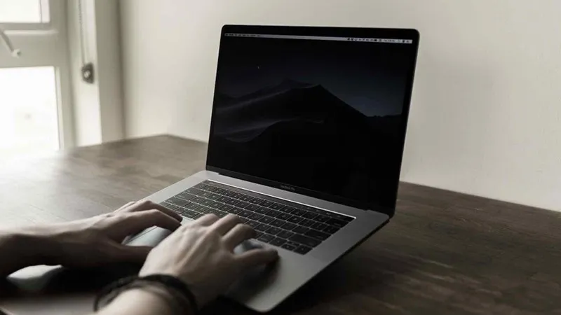 Laptop Sáng đèn Nguồn Nhưng Không Lên Màn Hình (22)