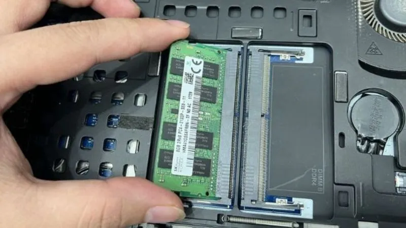 Laptop Sáng đèn Nguồn Nhưng Không Lên Màn Hình (29)
