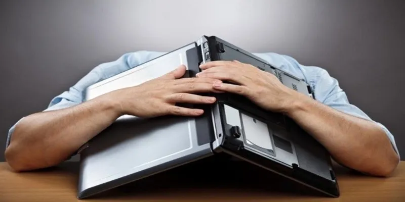 Laptop Tự Sập Nguồn (18)