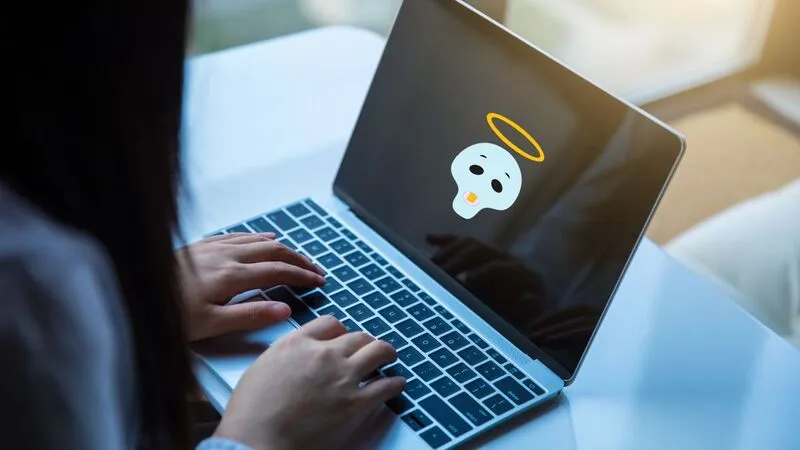 Laptop Tự Sập Nguồn (22)