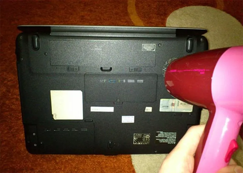 Màn Hình Laptop Bị ẩm​ (3)