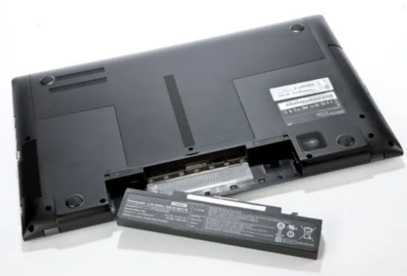 Pin Laptop Rời Với Pin Liền (4)