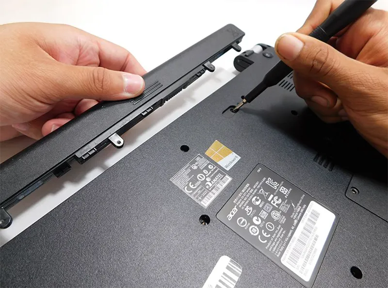 Pin Laptop Rời Với Pin Liền (6)