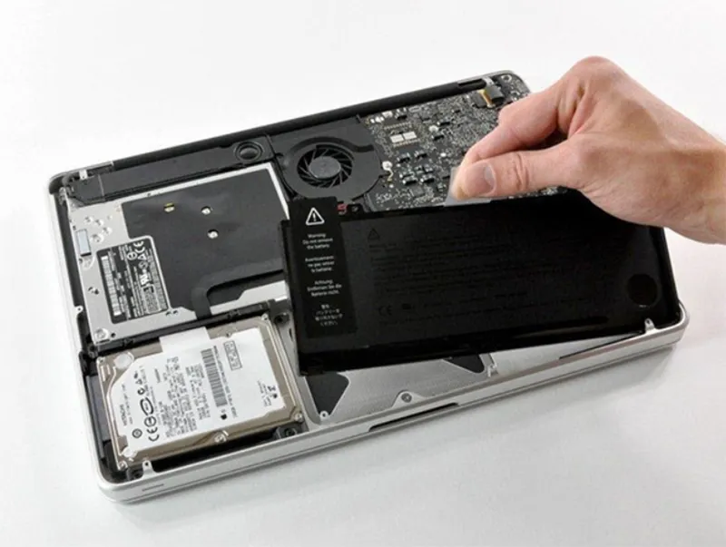 Pin Laptop Rời Với Pin Liền (8)