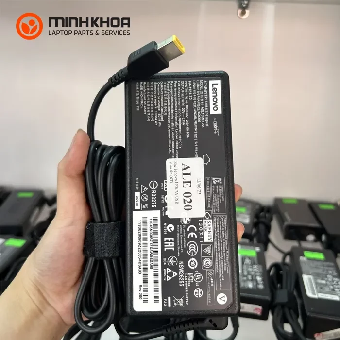 Sạc laptop Lenovo 135W 19.5V- 6.7A đầu USB zin (4) Sạc Laptop Lenovo 135w 19.5v 6.7a đầu Usb Zin (4)