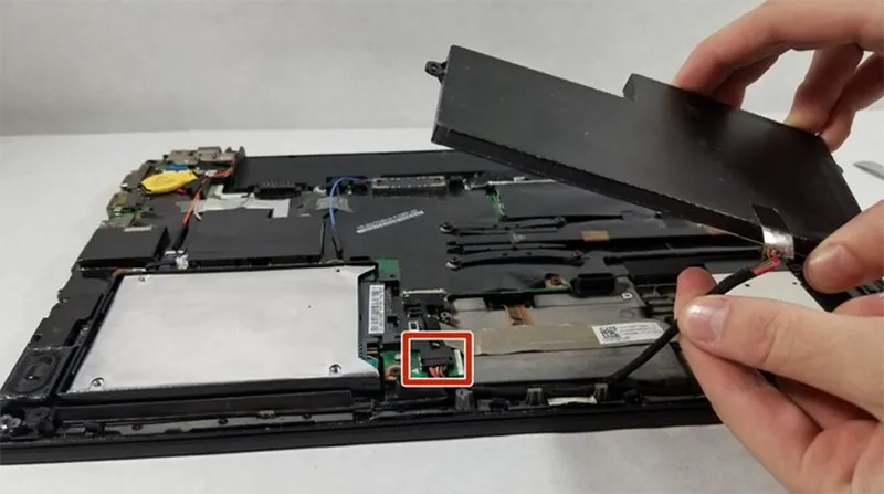 Thay Pin Laptop Chính Hãng Hay Pin Lô (4)