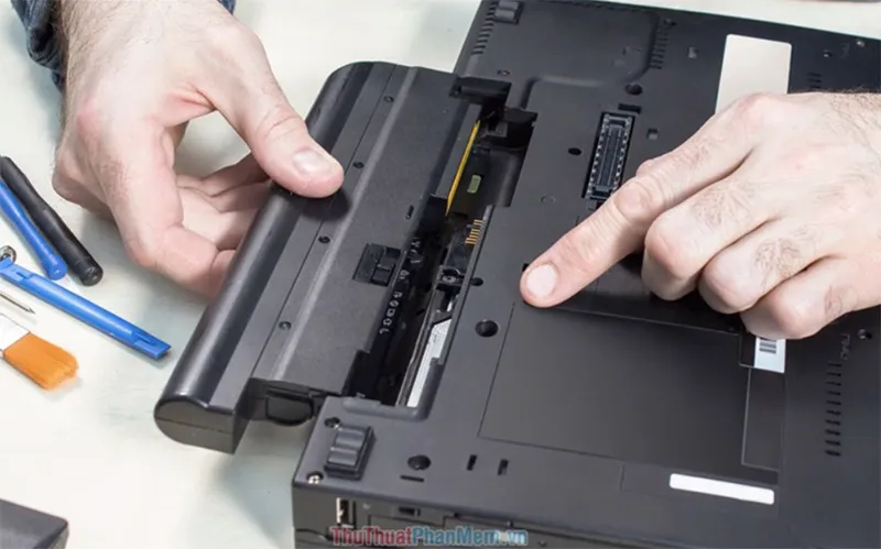 Thay Pin Laptop Chính Hãng Hay Pin Lô (7)