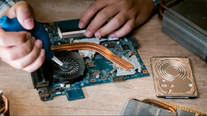 Cách Tra Dầu Cho Quạt Tản Nhiệt Laptop (2)