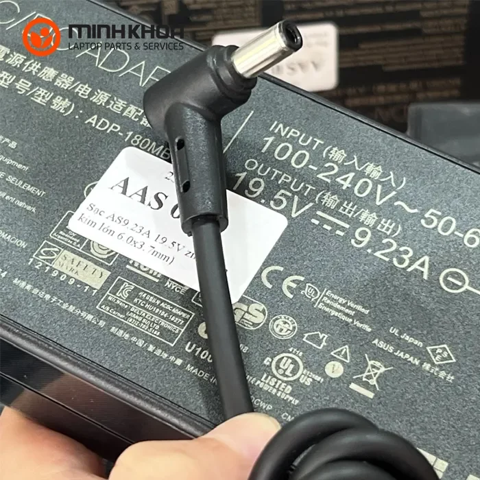 Sạc laptop Asus 180W 19.5V-9.23A zin kim lớn 6.0x3 (4) Sạc Laptop Asus 180w 19.5v 9.23a Zin Kim Lớn 6.0x3 (4)
