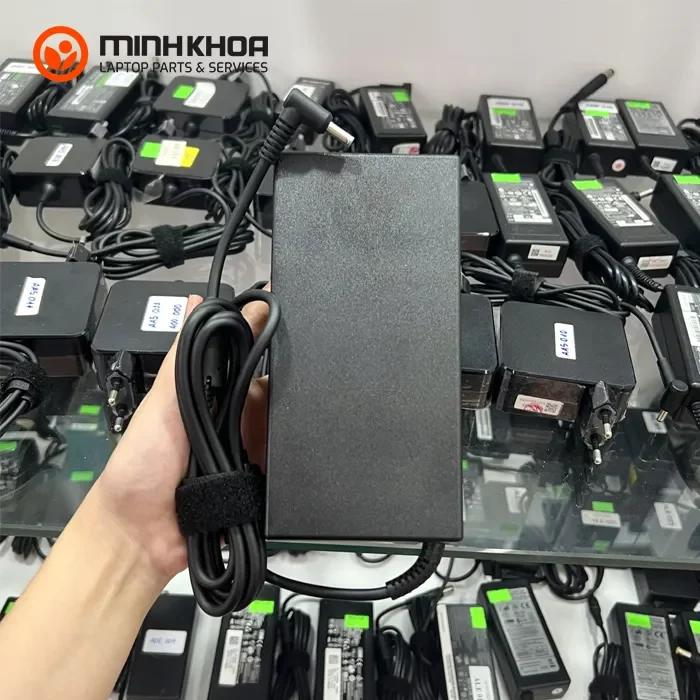 Sạc laptop HP 150W 19.5V-7.7A đầu kim nhỏ (1) Sạc Laptop Hp 150w 19.5v 7.7a đầu Kim Nhỏ (1)