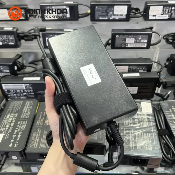 Sạc laptop MSI 230W 19.5V-11.8A kim nhỏ 4.5x3.0mm zin (3) Sạc Laptop Msi 230w 19.5v 11.8a Kim Nhỏ 4.5x3.0mm Zin (3)