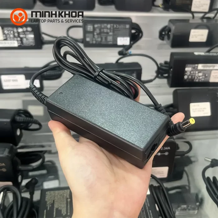 Sạc laptop Acer 65W 19V-3.42A chân thường 5.5x1.7mm zin (2) Sạc Laptop Acer 65w 19v 3.42a Chân Thường 5.5x1.7mm Zin (2)