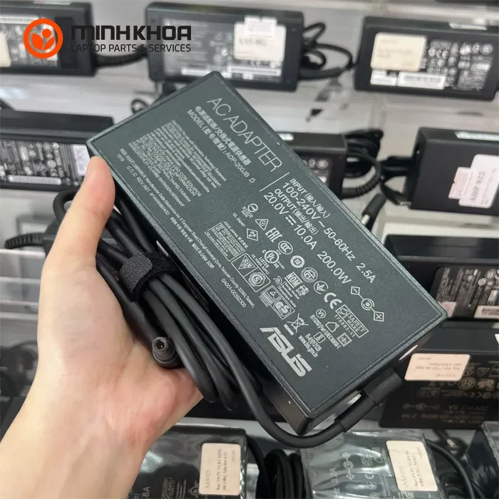 Sạc laptop Asus 200W 20V-10A kim lớn 6.0x3 (3) Sạc Laptop Asus 200w 20v 10a Kim Lớn 6.0x3 (3)
