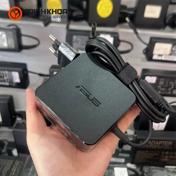Sạc laptop Asus 65W 19V-3.42A kim nhỏ 4.5 x 3 (4) Sạc Laptop Asus 65w 19v 3.42a Kim Nhỏ 4.5 X 3 (4)