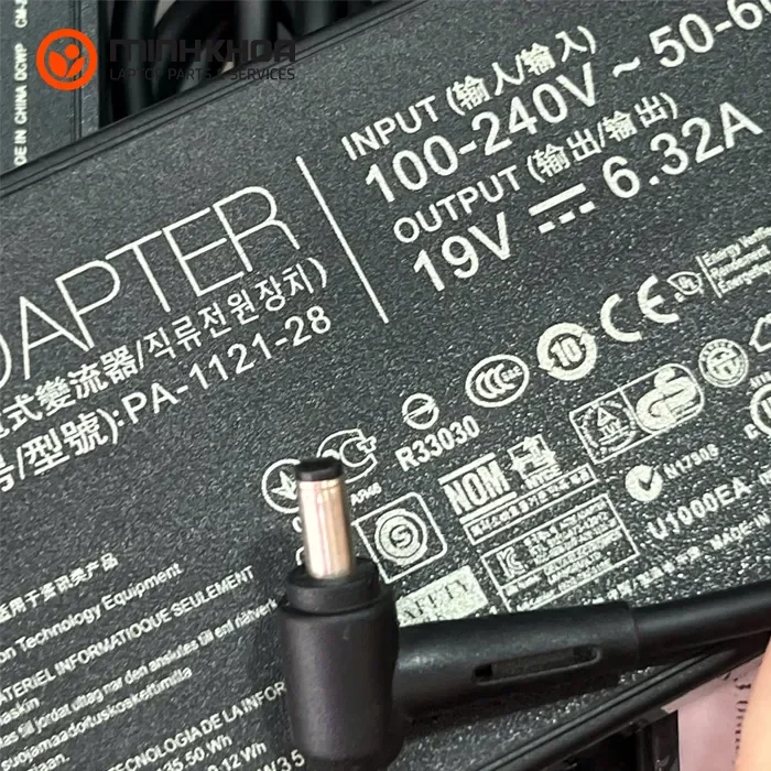 Sạc laptop Asus 120W 19V-6.32A đầu kim nhỏ 4.5x3.0mm zin (2) Sạc Laptop Asus 120w 19v 6.32a đầu Kim Nhỏ 4.5x3.0mm Zin (2)
