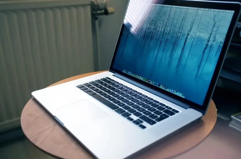 Màn Hình Macbook Bị ám Xanh (14)