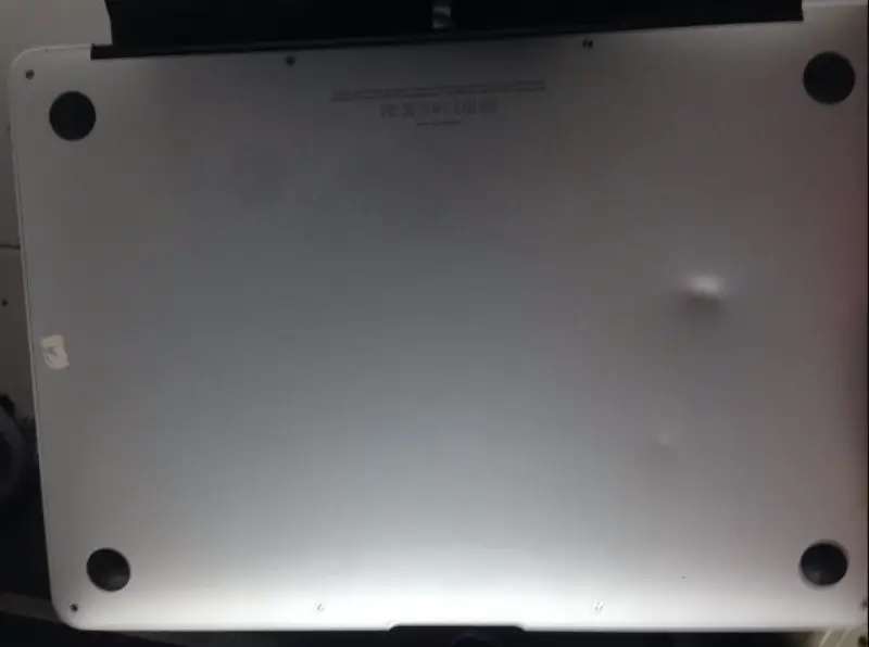 Macbook Bị Móp Nên Khắc Phục Thế Nào (11)