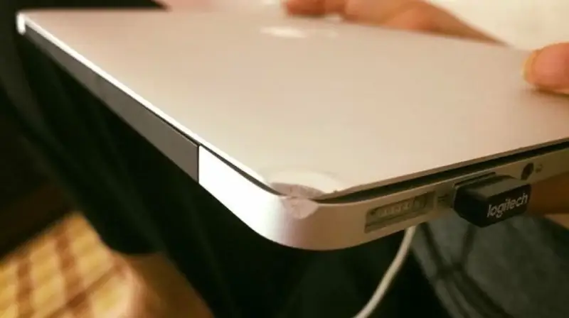 Macbook Bị Móp Nên Khắc Phục Thế Nào (6)